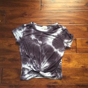 Black and White Tye-dye Free Kisses Tee